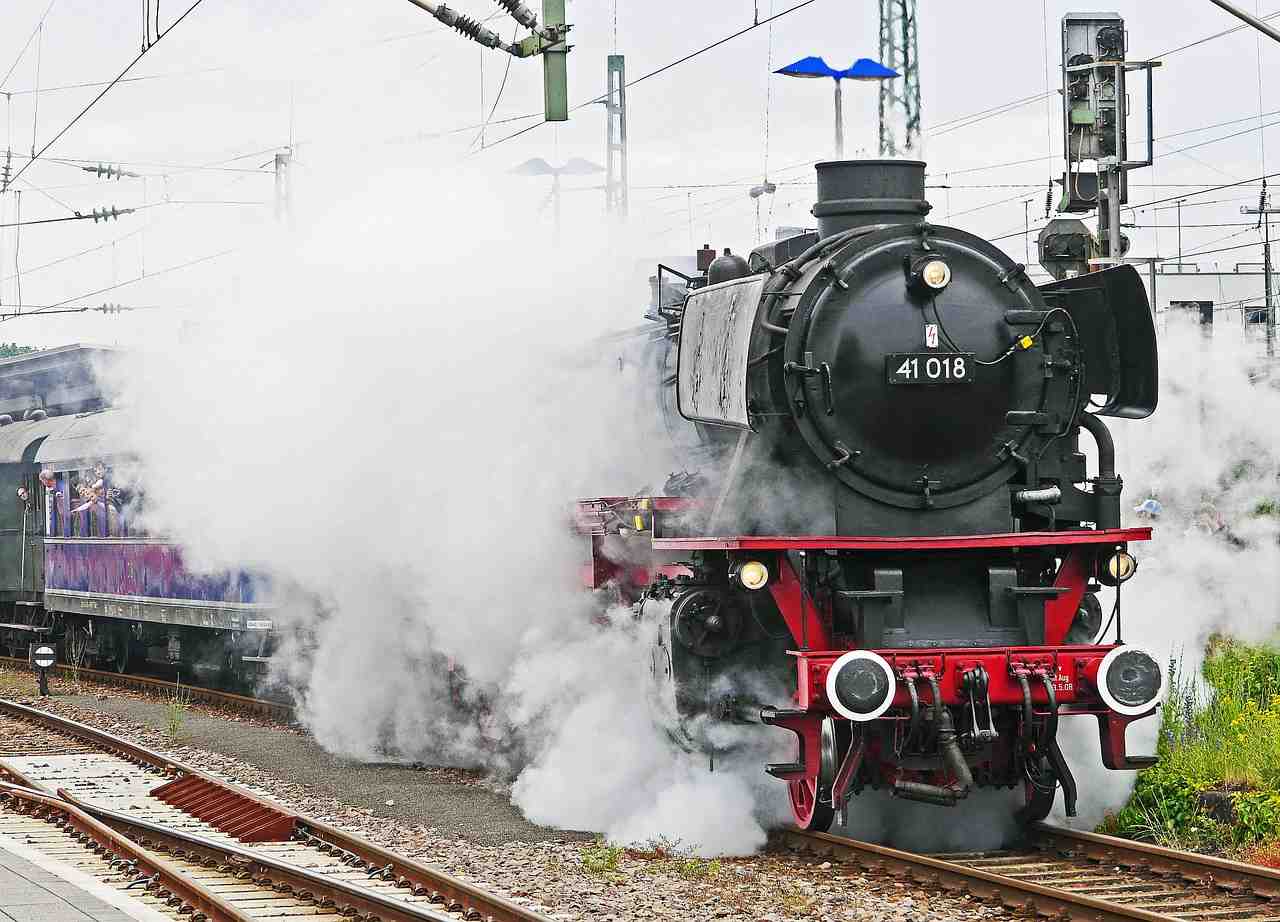 locomotive à vapeur, départ, nuage de vapeur